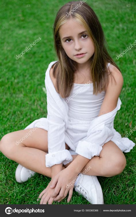 Pretty Tween Model Photos, Images & Pictures 